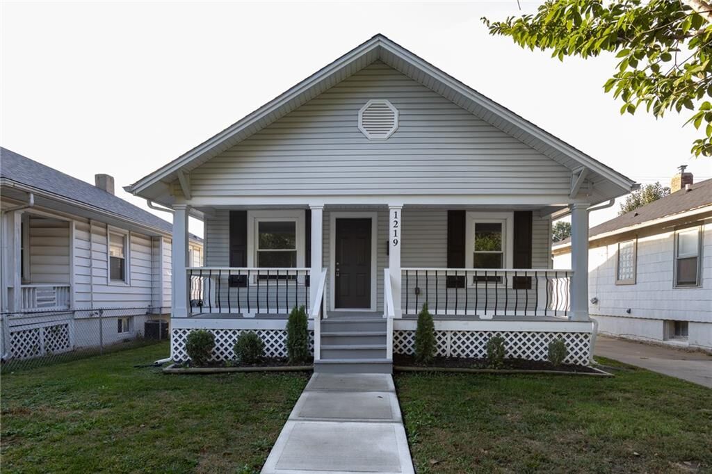 Property Photo: 1219 E 21st Avenue MO 64116