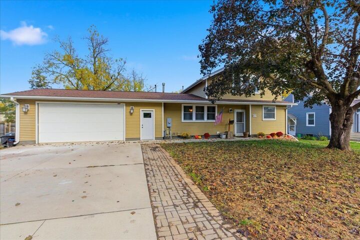927 W 14th Street  Cedar Falls IA 50613 photo