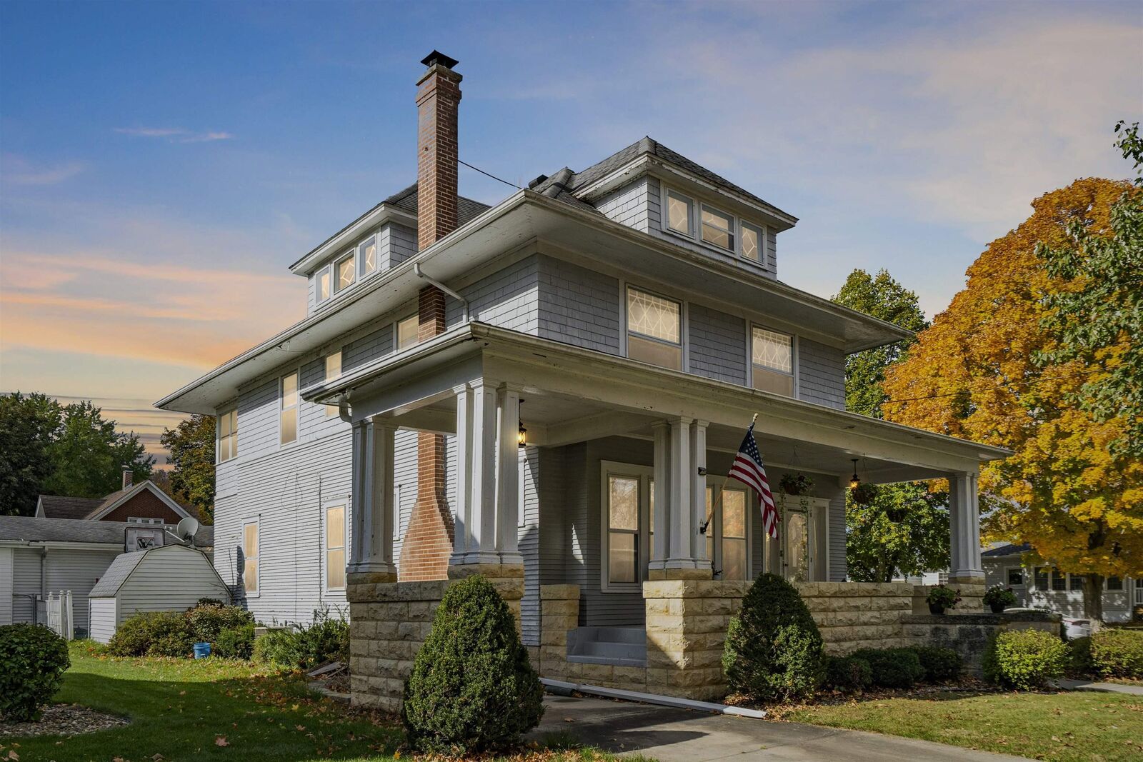 Property Photo:  707 N Main  IA 52043