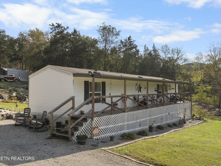 Property Photo:  221 Sinnamon Ln  TN 37861