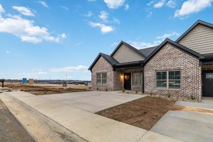 Property Photo: 838 Ridgewood Drive 4 KY 40403