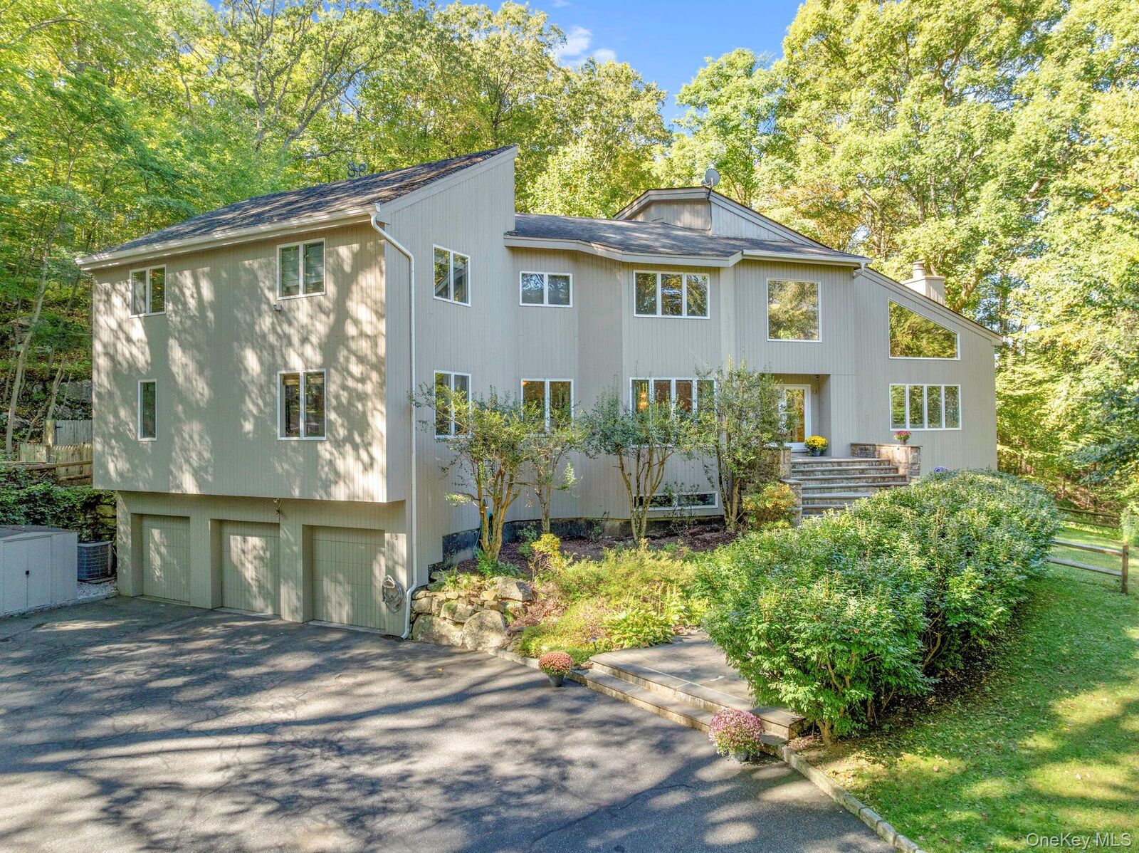 Property Photo:  13 Kingdom Ridge Road  NY 10506 