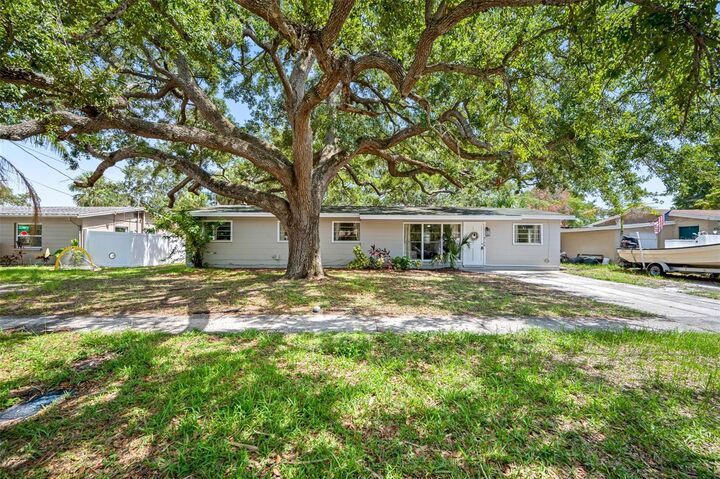 Property Photo:  4704 W Wyoming Avenue  FL 33616