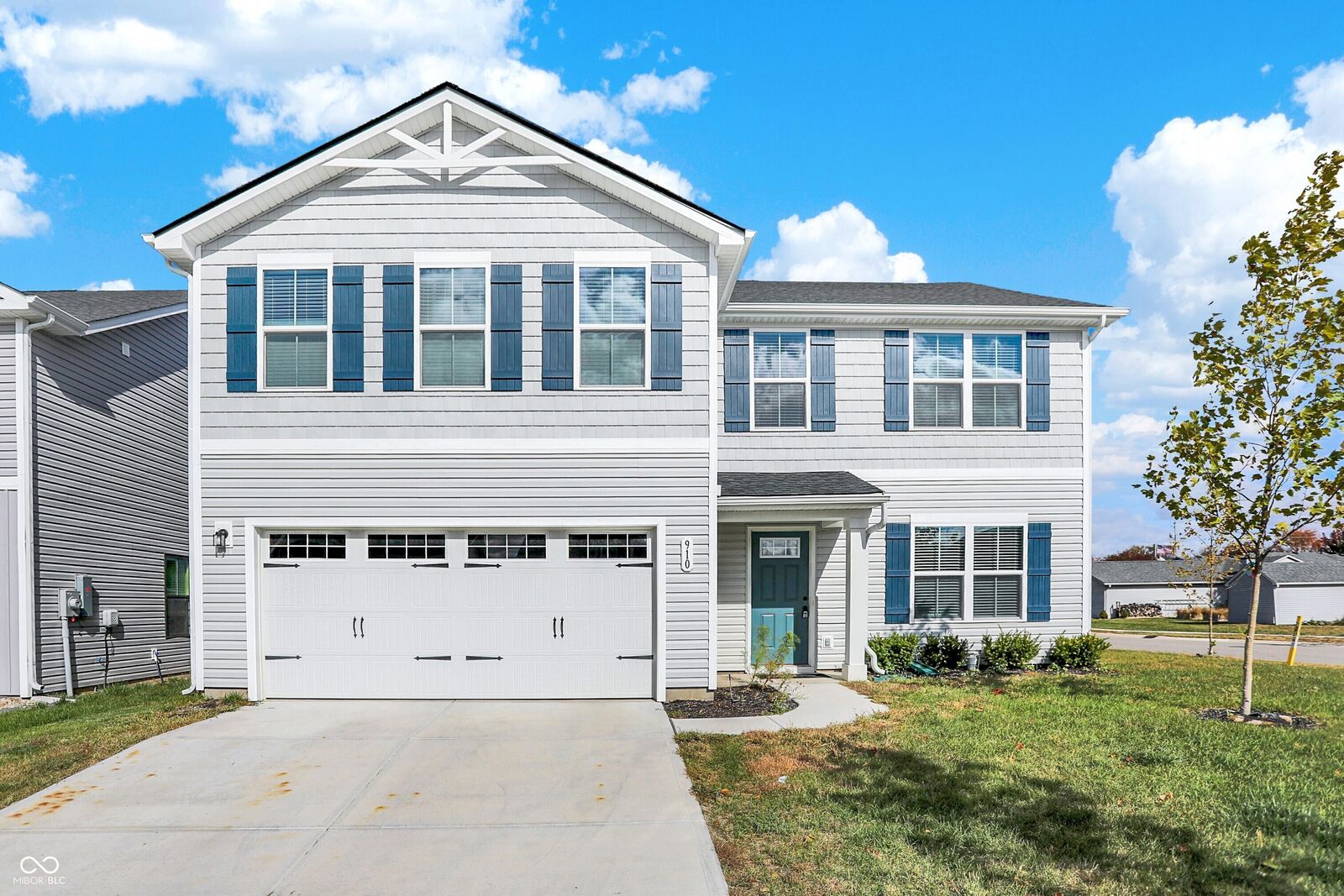 Property Photo:  910 Red Hills Court  IN 46052 