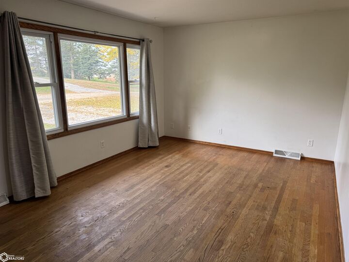 Property Photo:  504 McMartin Street  IA 50609