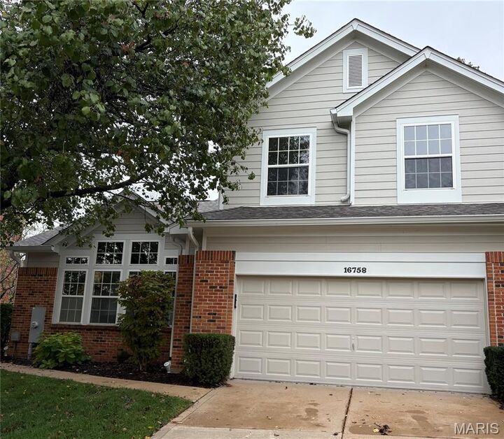 Property Photo:  16758 Chesterfield Bluffs Circle  MO 63005