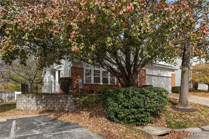 Property Photo:  16758 Chesterfield Bluffs Circle  MO 63005 