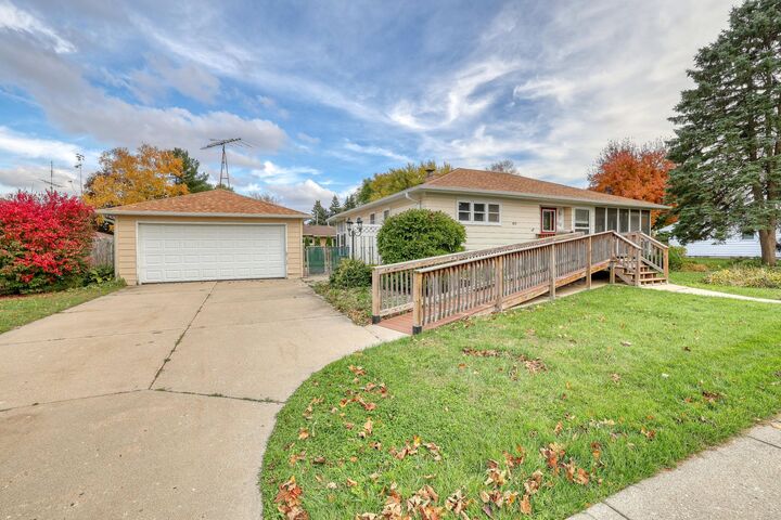 Property Photo:  613 N Washington St  WI 53121 