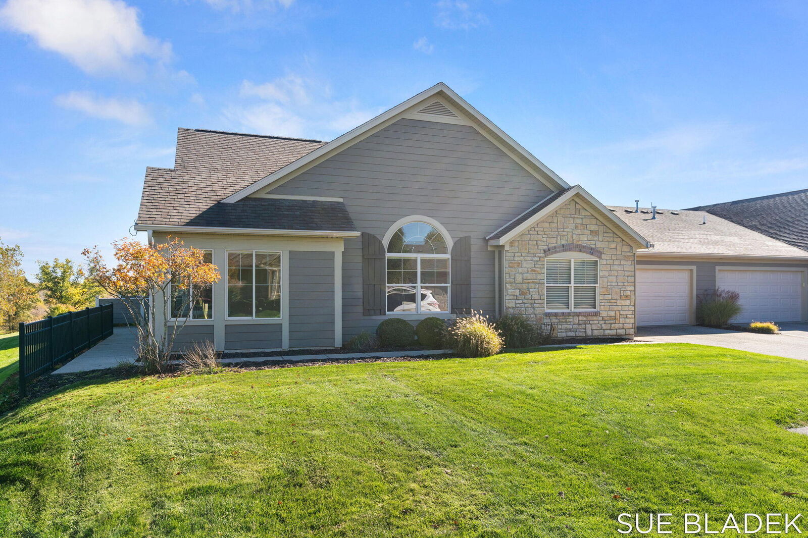 Property Photo:  1191 Riverview Drive  MI 49423