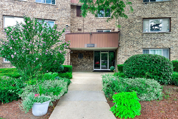 Property Photo:  2650 Brookwood Way Drive 201B  IL 60008
