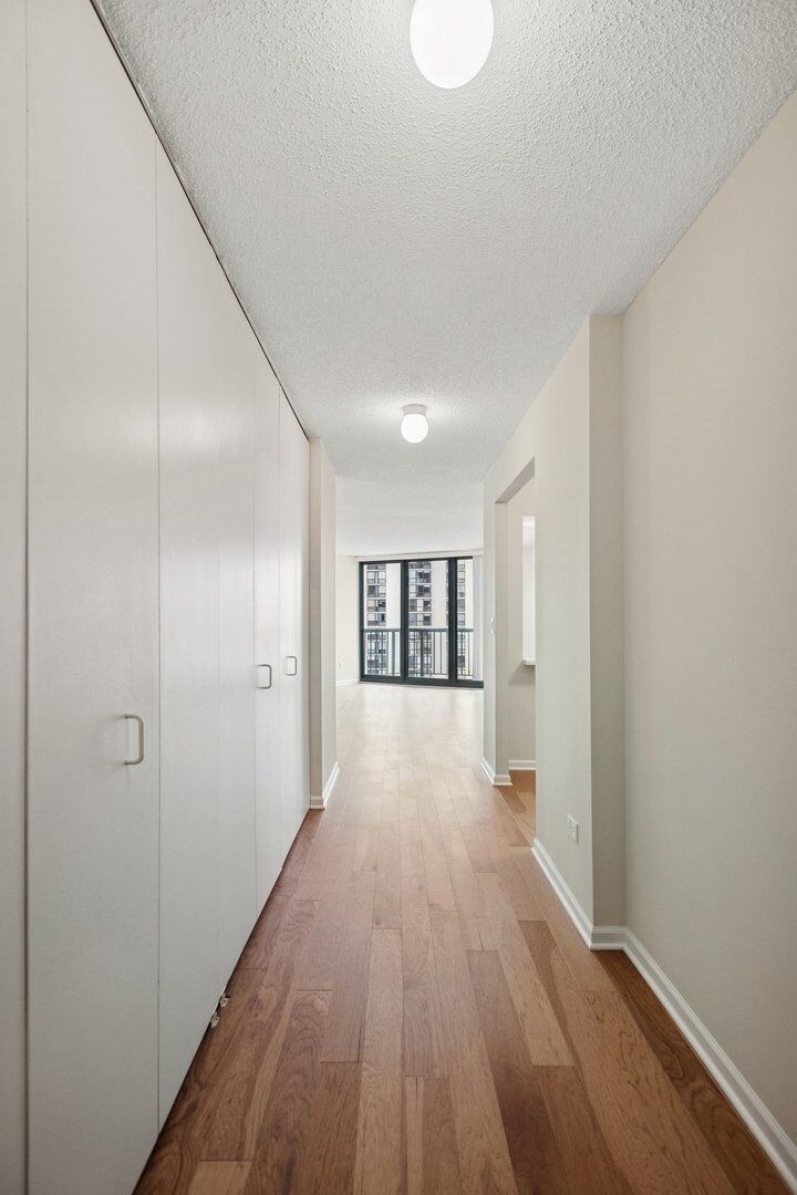 Property Photo:  111 W Maple Street 1805  IL 60610 