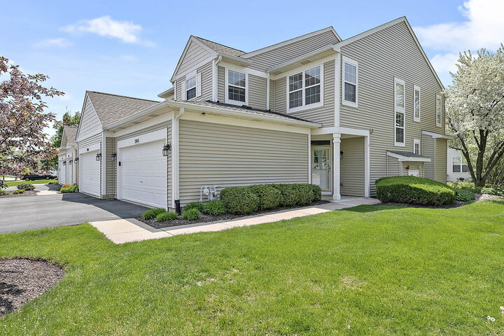 Property Photo: 2804 White Thorn Circle 2804 IL 60564