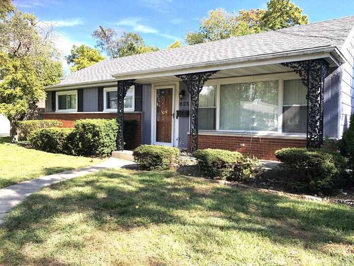 Property Photo:  625 S Yale Avenue  IL 60101 