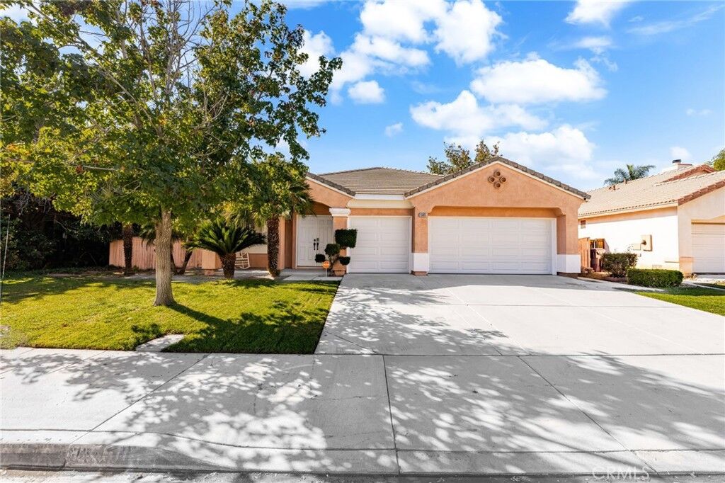 Property Photo:  15605 Jacara  CA 92551 