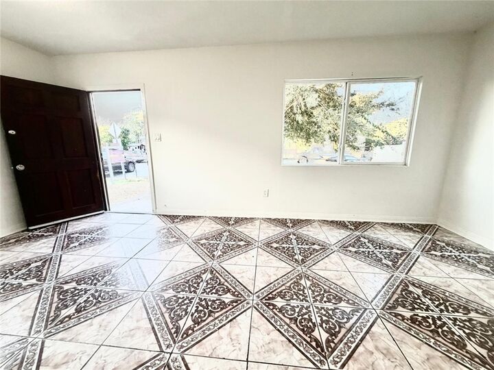 Property Photo:  890 E 4th St  CA 91766