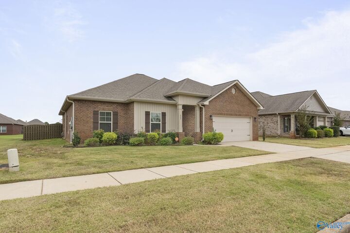 Property Photo:  609 Willow Crest SW  AL 35756