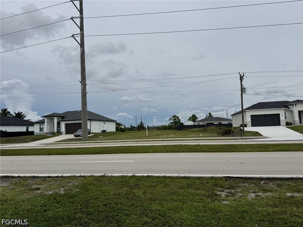 Property Photo:  