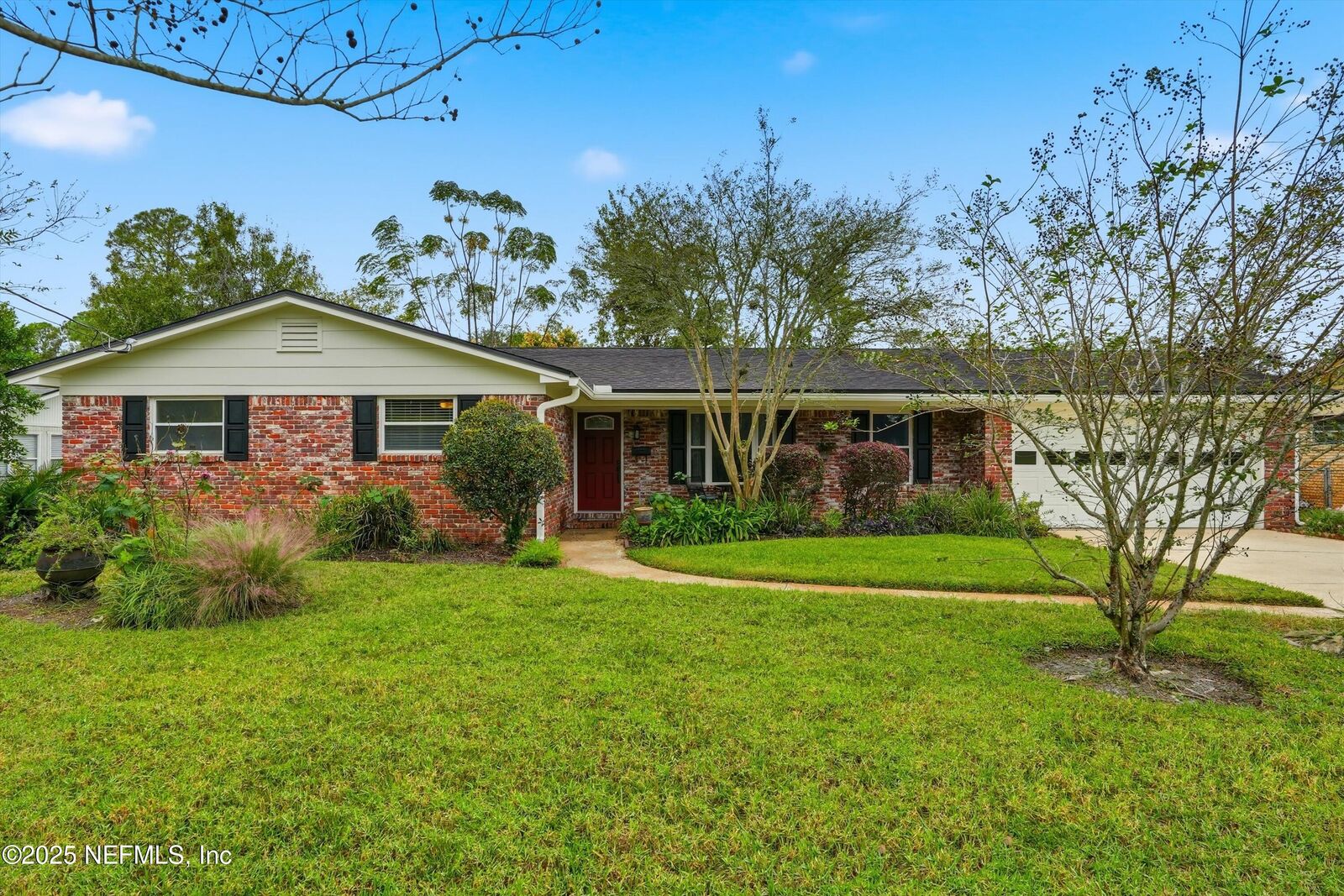 Property Photo:  8648 Lincolnshire Road W  FL 32217