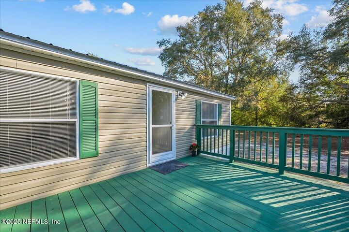 Property Photo: 316 Sheila Avenue FL 32148