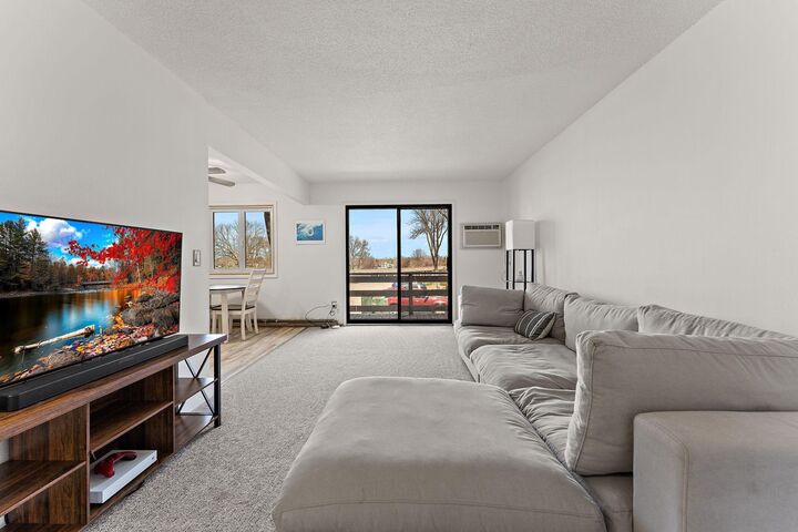 Property Photo: 4407 Wilshire Boulevard 204 MN 55364