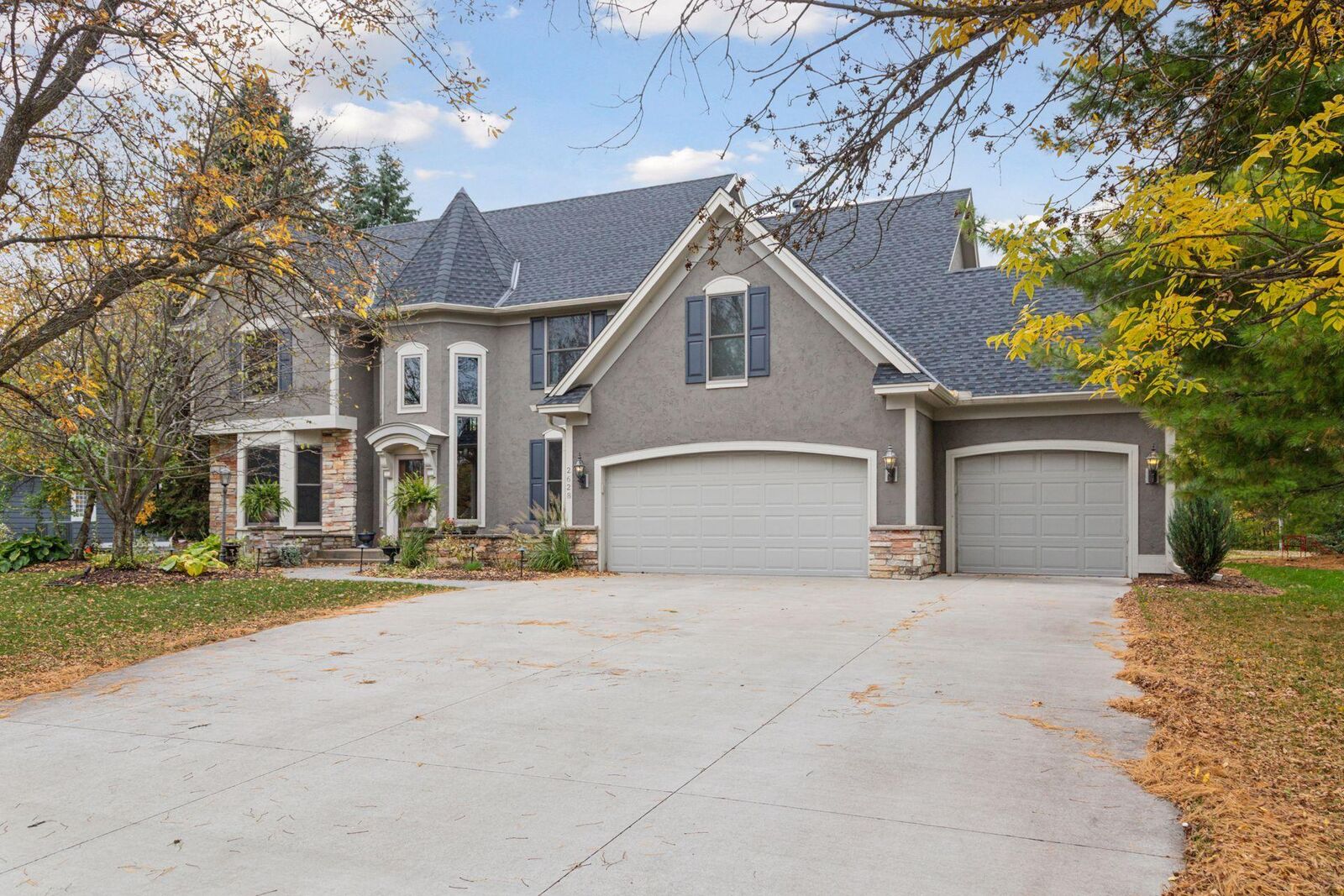Property Photo:  2628 Town Lake Drive  MN 55125 