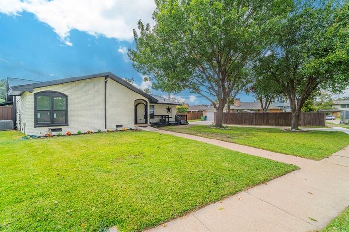 Property Photo:  3901 Greensboro Circle  TX 75041 