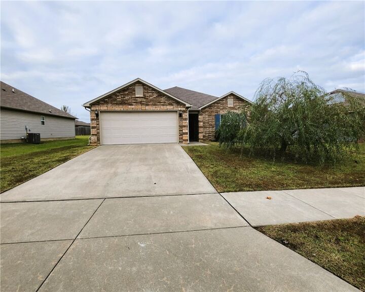 Property Photo: 2312 Elmwood Avenue AR 72745