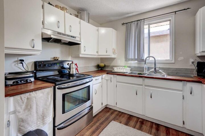 Property Photo:  5 Fonda Drive SE  AB T2A 6E4