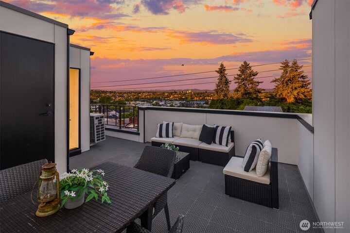 Property Photo: 2337 16th Avenue S C WA 98144