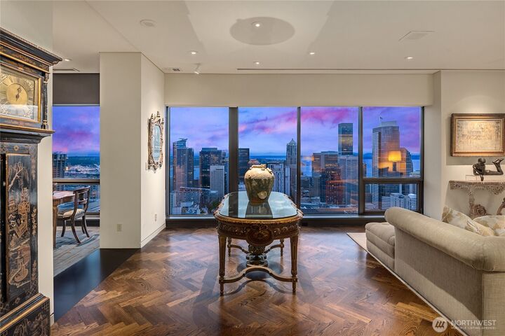 Property Photo:  1301  Spring Street Ph32  WA 98104