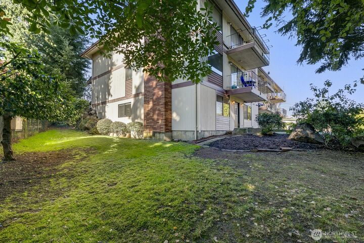 Property Photo:  2418  Euclid Avenue  WA 98203