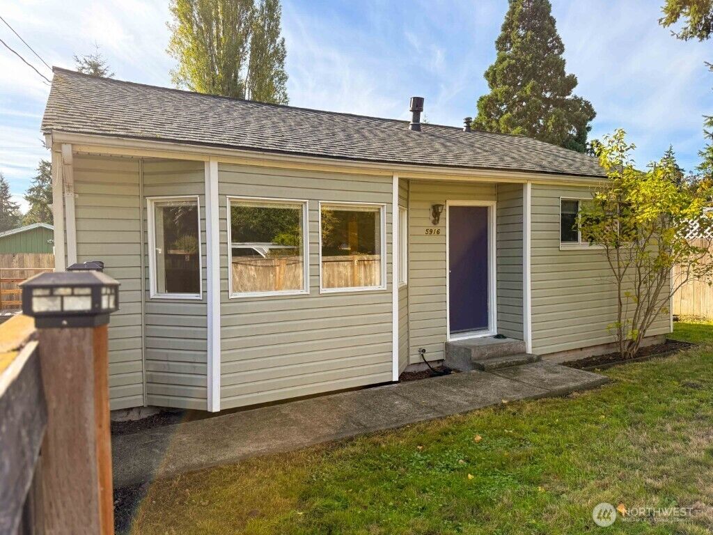 Property Photo:  5916  207th Place SW  WA 98036