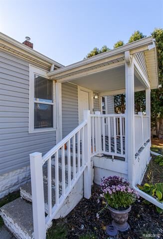 Property Photo:  106 Lakeview Street  MI 48442 