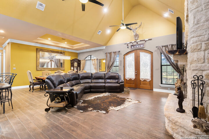 Property Photo:  168 Bandera Blvd  TX 78003 