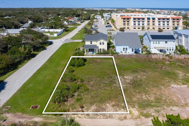 Property Photo:  130 4th St  FL 32080