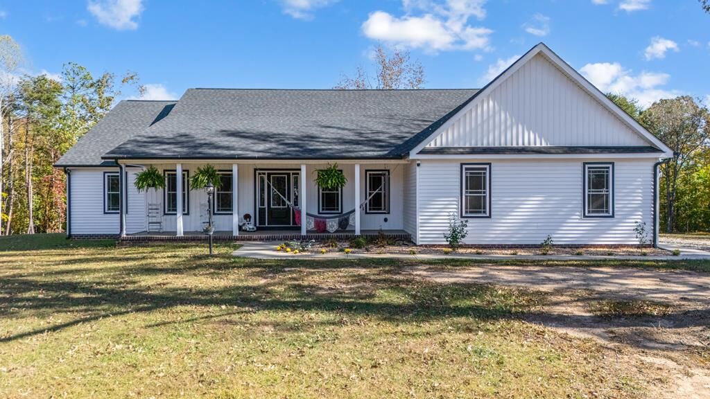 Property Photo:  2072 Cumberland Rd  VA 23901 