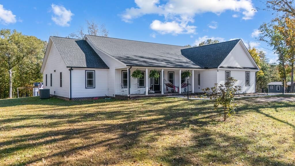 Property Photo: 2072 Cumberland Rd VA 23901
