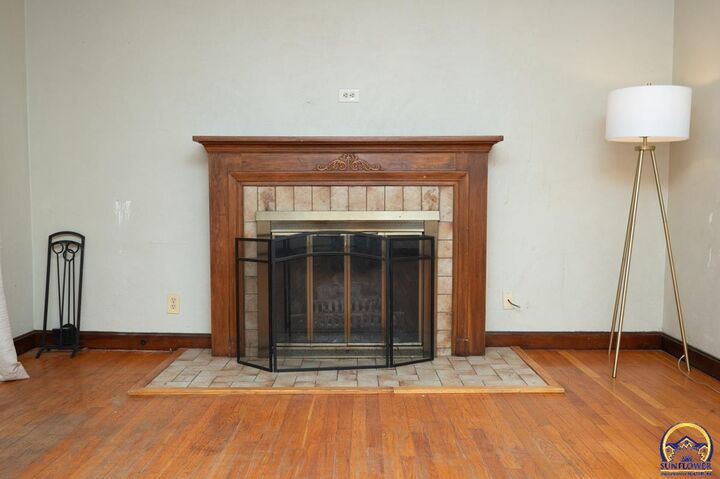 Property Photo:  1150 SW Collins Ave  KS 66604