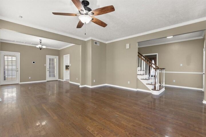 Property Photo:  335 W Presidential Circle W  LA 70611 