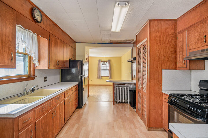 Property Photo:  20 Meadow Street  CT 06810 