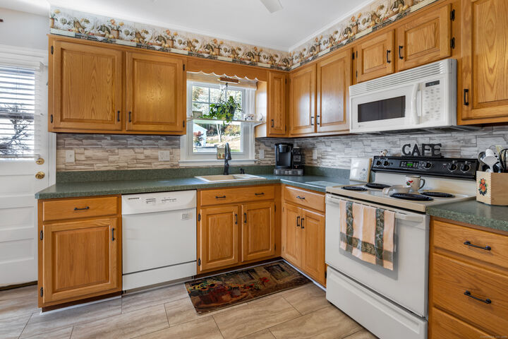 Property Photo:  7 Lycett Court  CT 06850