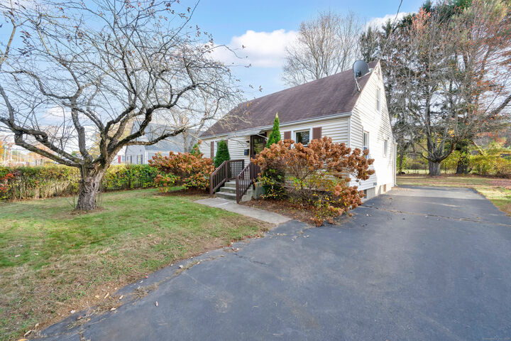 Property Photo:  319 Brewer Street  CT 06118