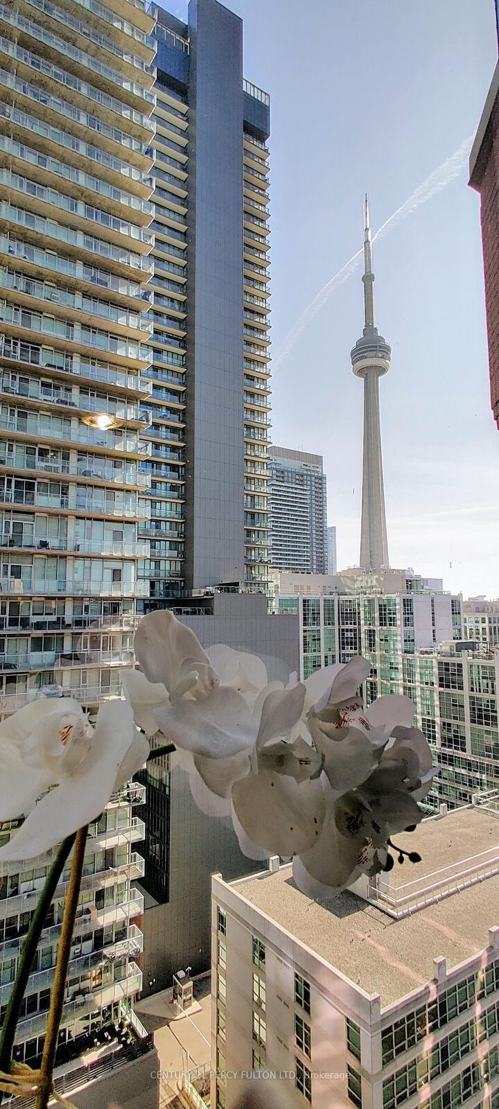 Photo de la propriété:  393 King Street W 1204  ON M5V 3G8