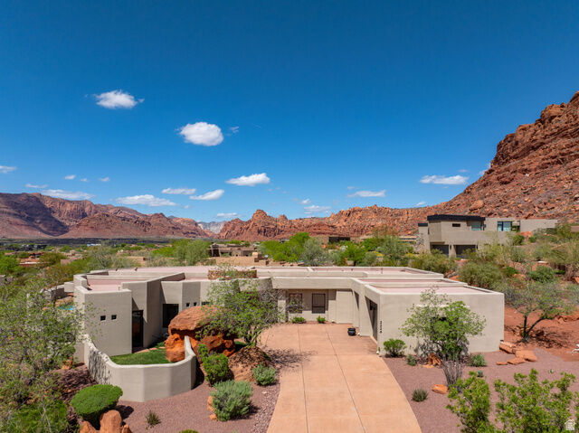 Property Photo:  2226 W Lomaki Cir  UT 84770 