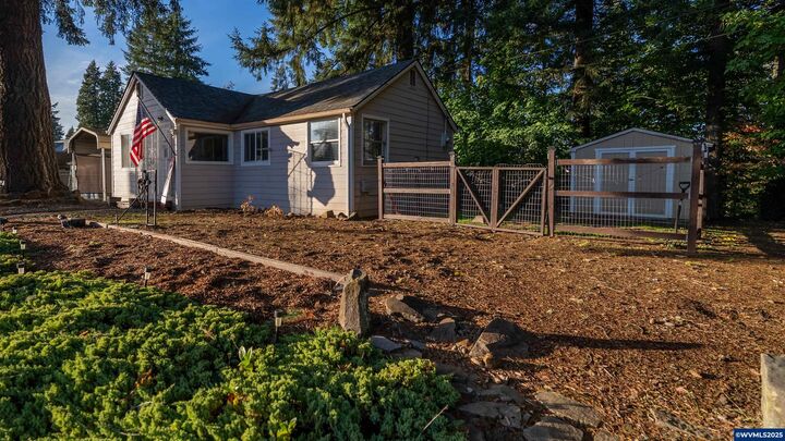 1354 Grape St  Sweet Home OR 97386 photo