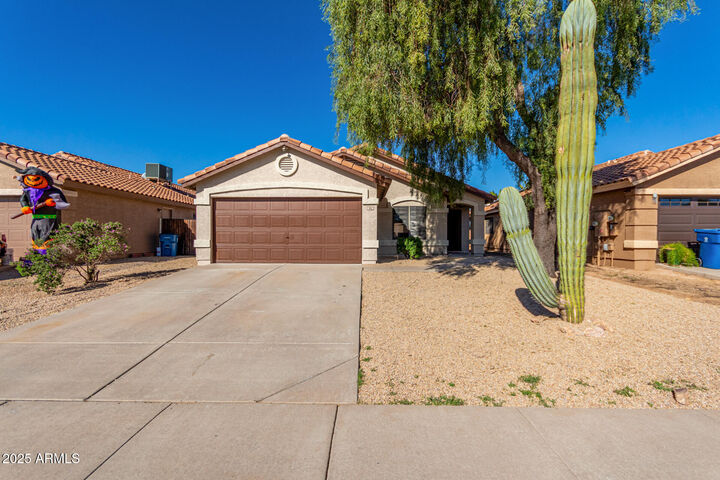 Property Photo:  982 E Mohave Lane  AZ 85119