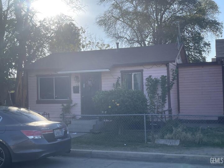 Property Photo:  339 Maple Avenue  CA 93280 