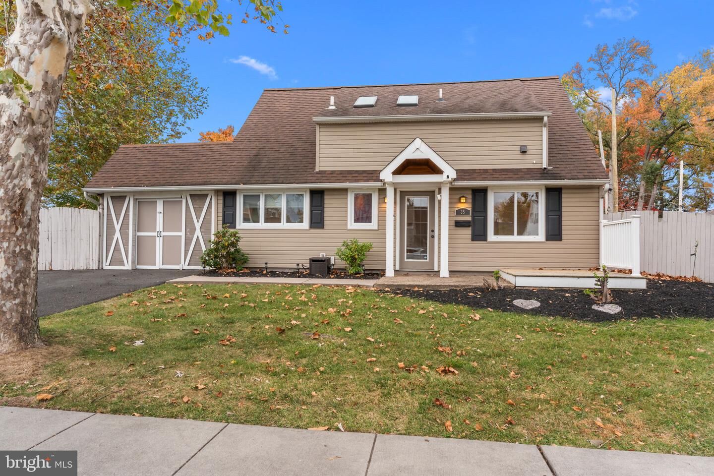 Property Photo: 35 Inland Road PA 19057