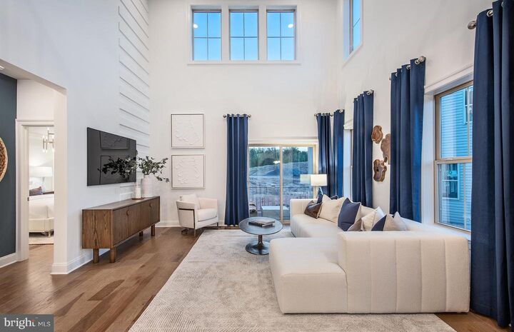 Property Photo:  18 Patriot Lane  PA 19044 