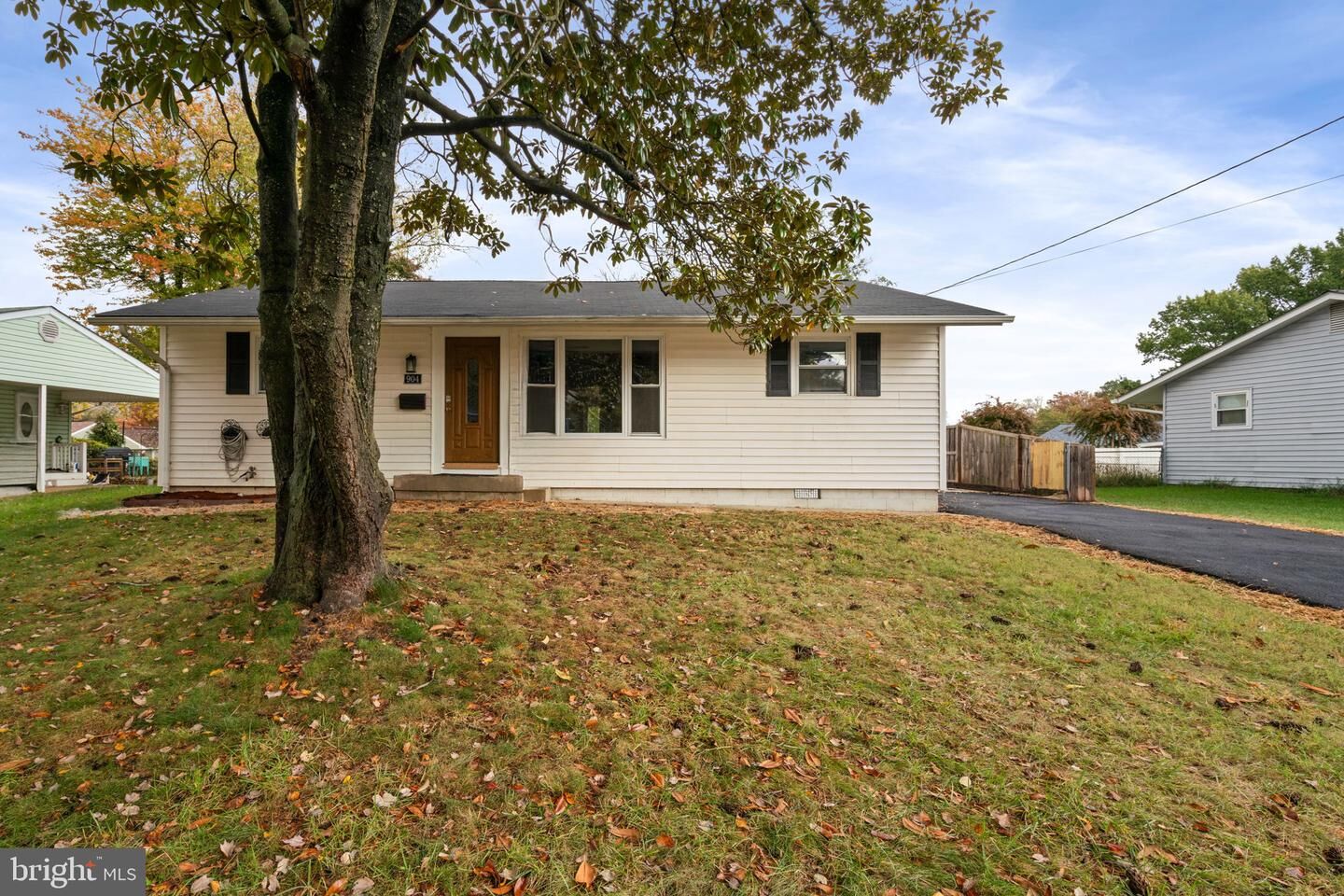 Property Photo: 904 Hopton Road VA 22191